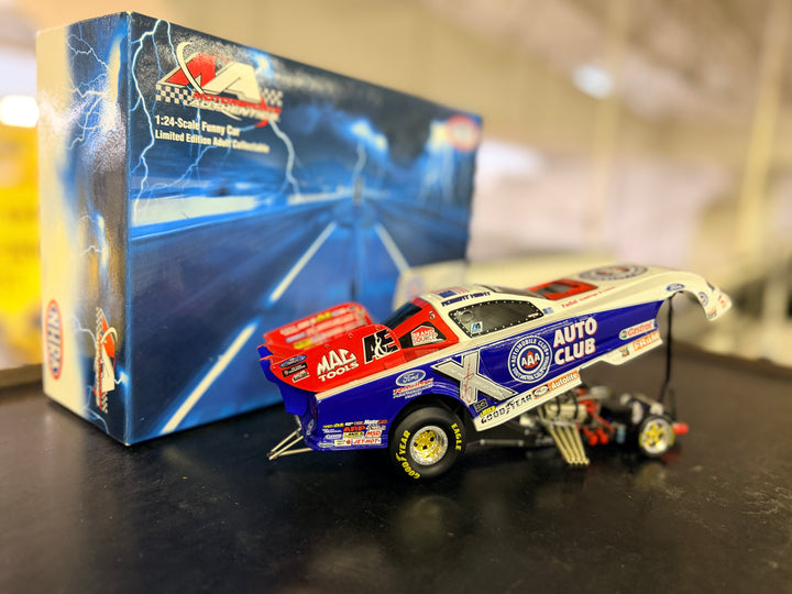 Robert Hight AAA So Cal 2006 Ford Mustang Funny Car 1:24 Action ARC NHRA Diecast
