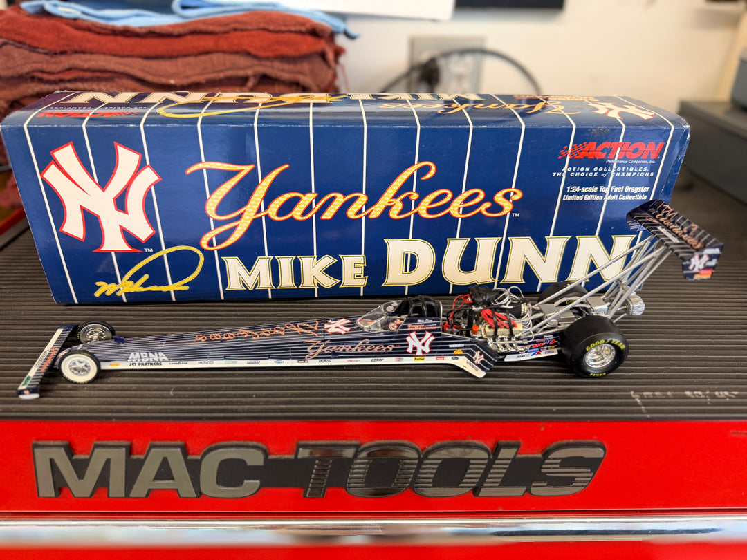 Mike Dunn New York Yankees Top Fuel Dragster 1:24 NHRA Diecast 2001 Action ARC