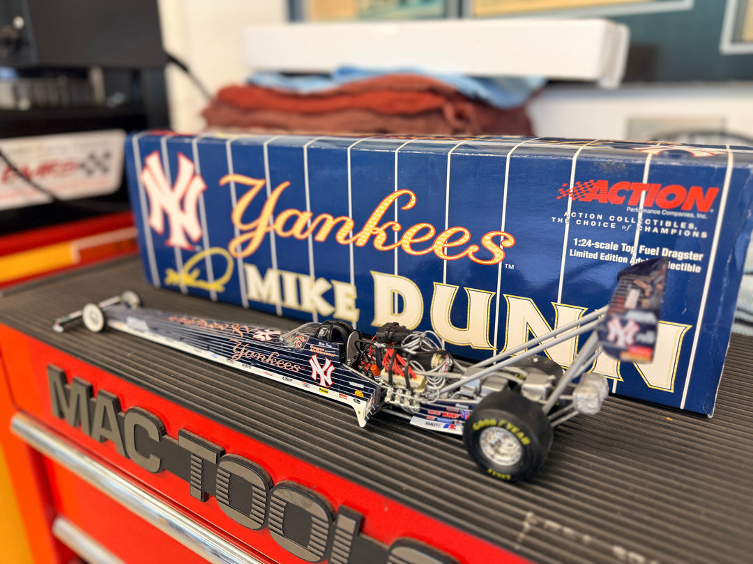 Mike Dunn New York Yankees Top Fuel Dragster 1:24 NHRA Diecast 2001 Action ARC