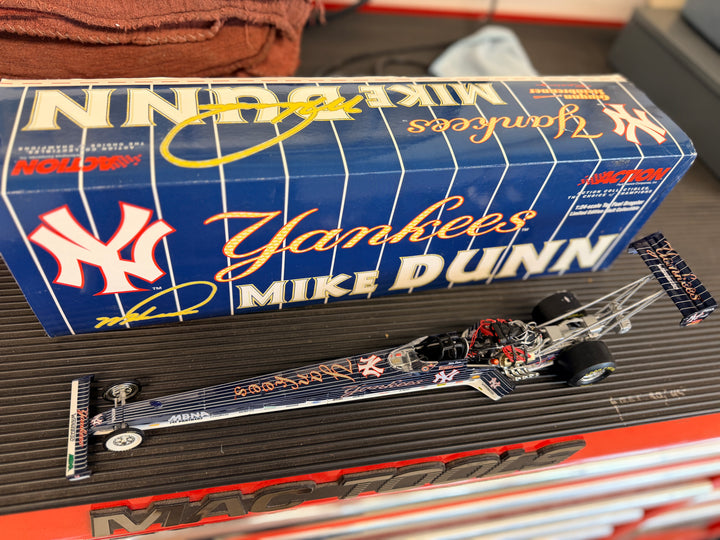 Mike Dunn New York Yankees Top Fuel Dragster 1:24 NHRA Diecast 2001 Action ARC