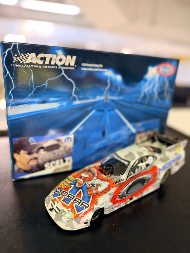 Gary Scelzi Oakley 2005 Dodge Hemi Stratus Funny Car 1:24 Diecast with Hero Card