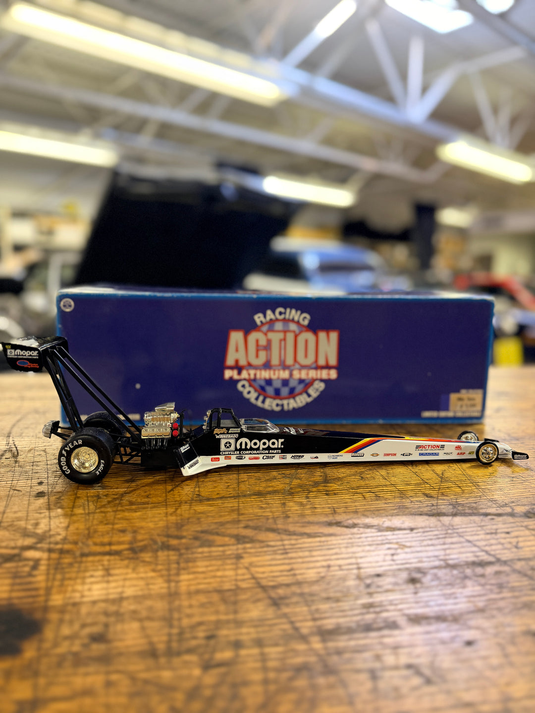 Mike Dunn 1997 Mopar Winnebago Top Fuel Dragster 1:24 – Action NHRA Diecast