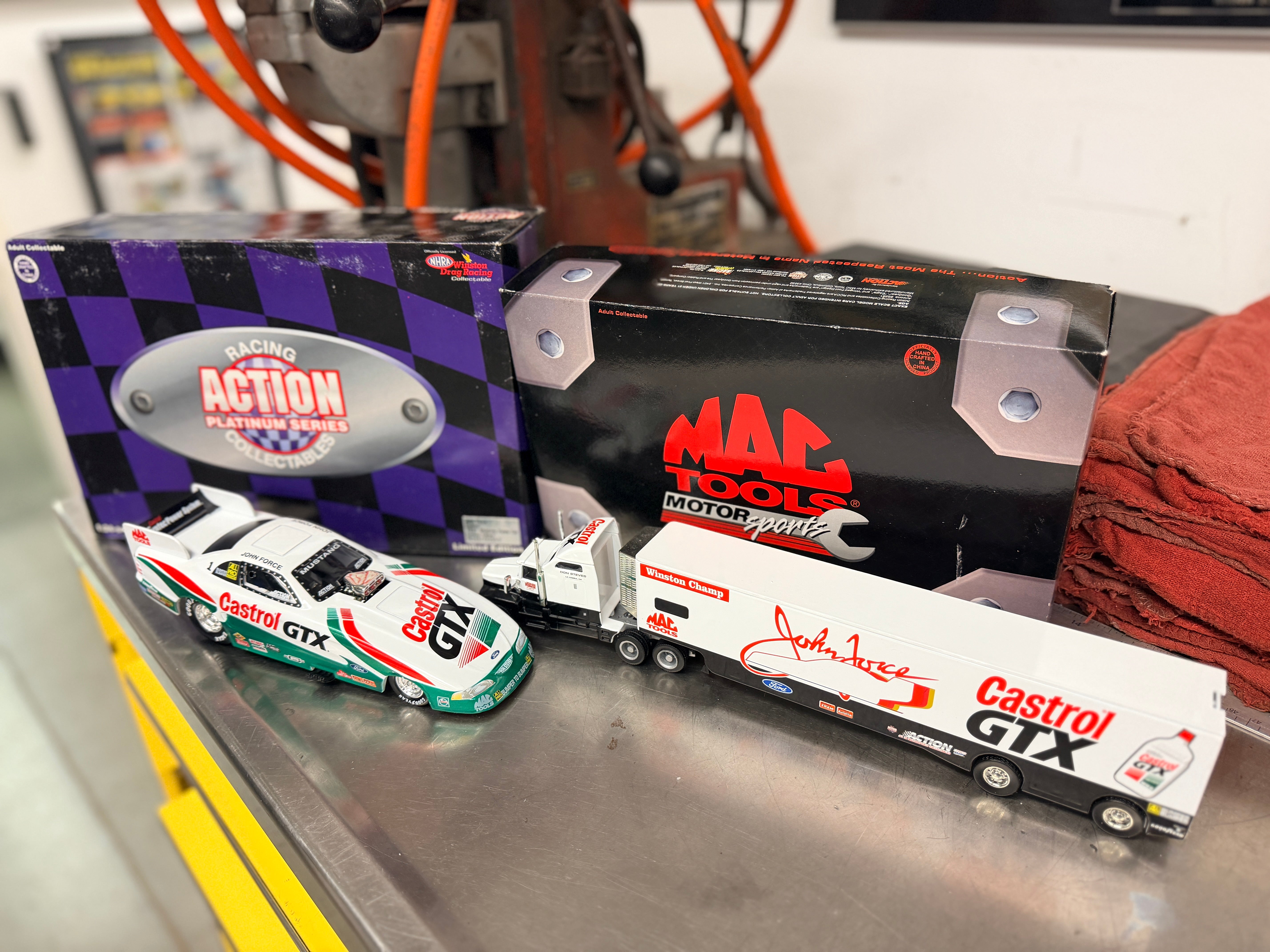 John Force Castrol GTX 1997 Mustang Funny Car & Hauler 1:24