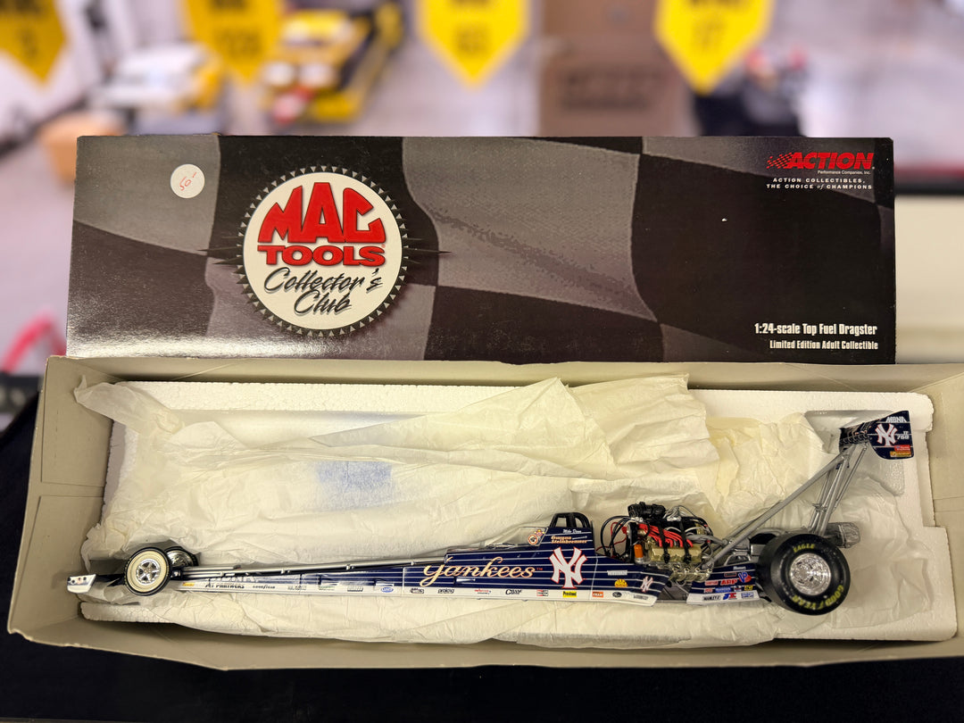 Mike Dunn NY Yankees Top Fuel Dragster 1:24 MAC Tools Collector Club Action ARC