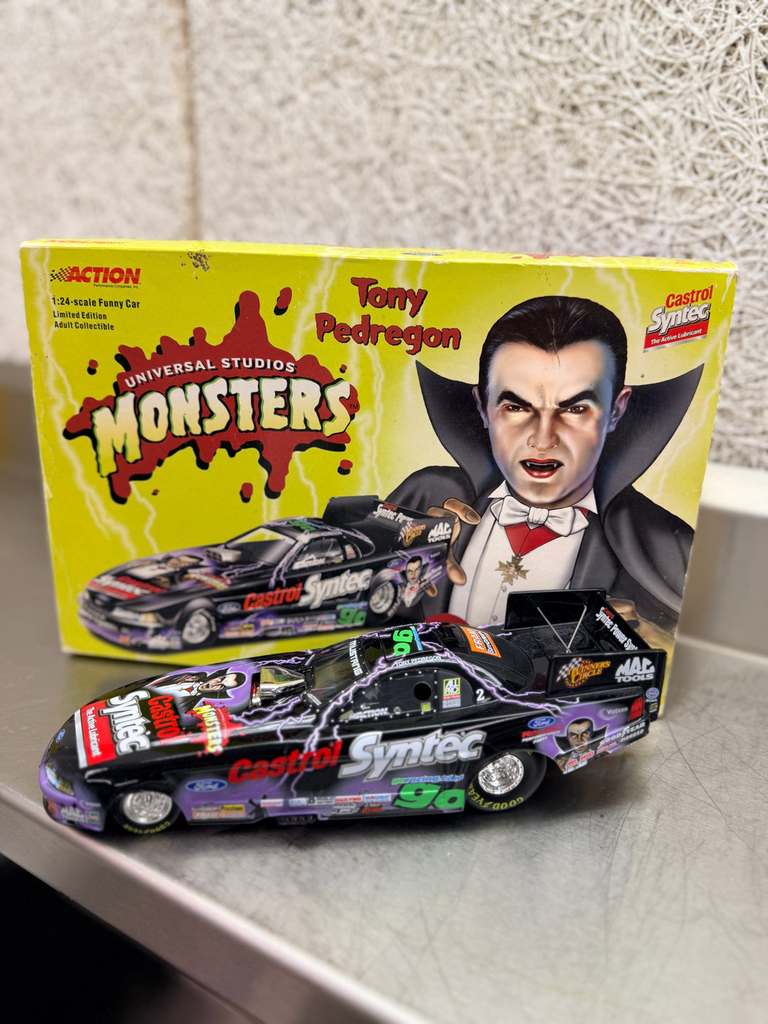 Tony Pedregon Universal Studios Monsters 2000 Monte Carlo Funny Car 1:24 – NHRA Diecast
