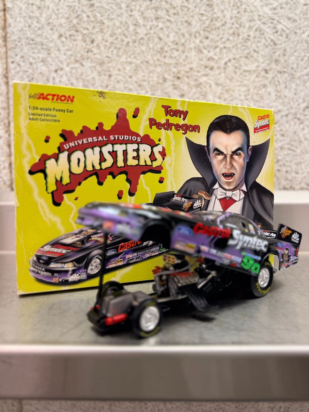 Tony Pedregon Universal Studios Monsters 2000 Monte Carlo Funny Car 1:24 – NHRA Diecast